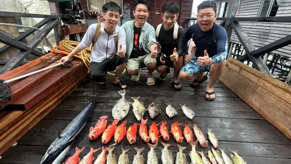 말레이시아 사바주 셈포르나에서 반나절 바다 낚시 여행: 경험이 없어도 쉽게 물고기를 잡을 수 있습니다.