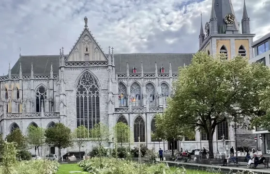 比利時列日精華遊+包車服務，教堂/博物館/階梯全體驗！