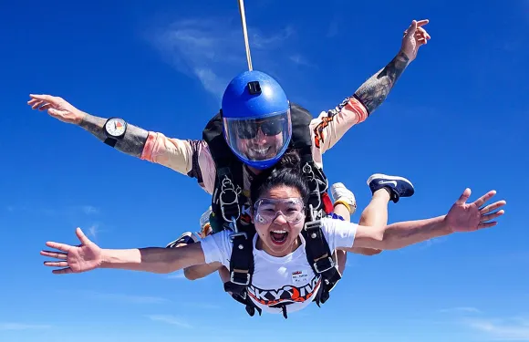 泰國旅行 芭堤雅高空跳傘體驗【酒店接送+一對一教練+中文指導+影片照片+第三方拍攝】