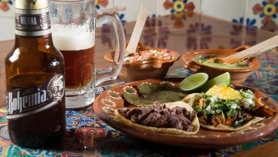 Passeio de Tacos em Cancún, Cerveja Local e Mercado Noturno com Transporte