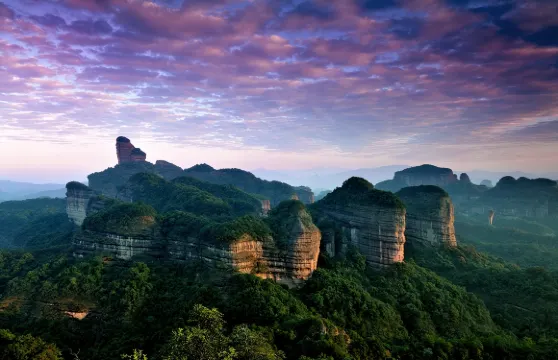 私家包車遊+韶關丹霞山+長老峰景區+陽元石一天遊（門票自理）
