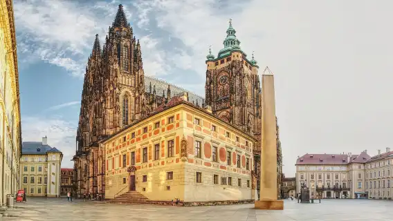 โบสถ์แม่พระก่อนจัตุรัสเมืองเก่าในปราก + สะพานชาลส์ + Parroquia de San Nicolás de Bari y San Pedro Mártir + มหาวิหารนักบุญวิตัส