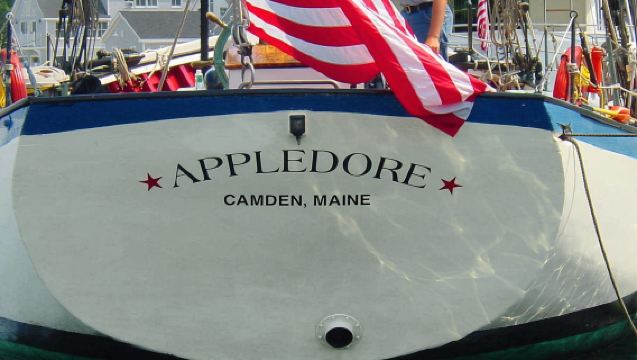 แคมเดน: ท่องทะเลชมพระอาทิตย์ตกบนเรือสำราญไม้