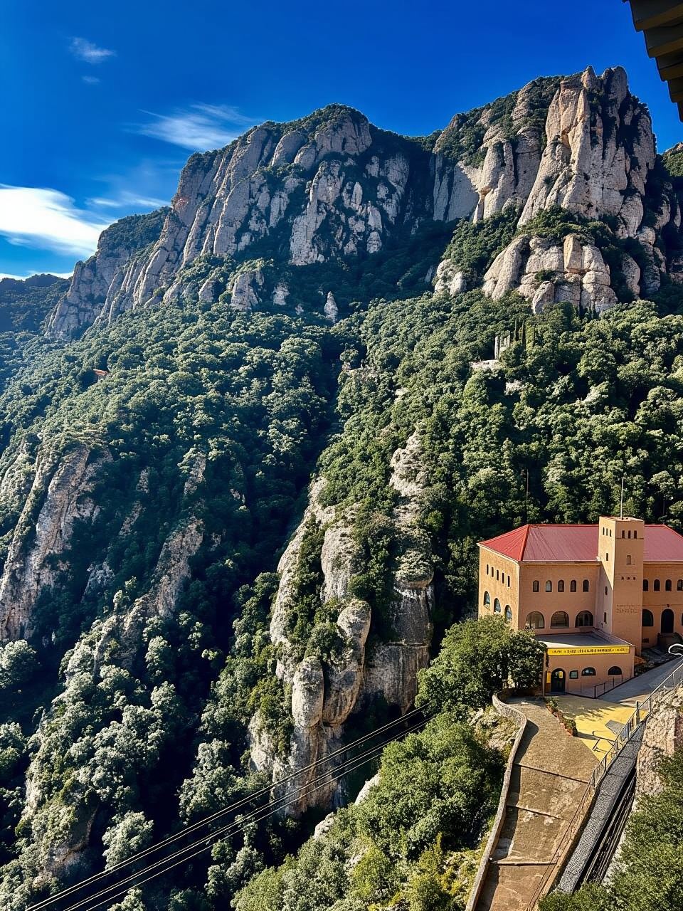 Barcelona: Excursión a Montserrat, traslados y entrada a la Basílica