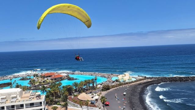 Luncur layar dari Puerto de la Cruz atau Taman Negara Teide