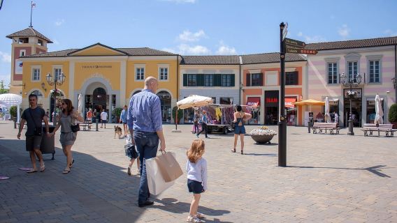 Milan: Serravalle Designer Outlet Roundtrip Bus Transfer