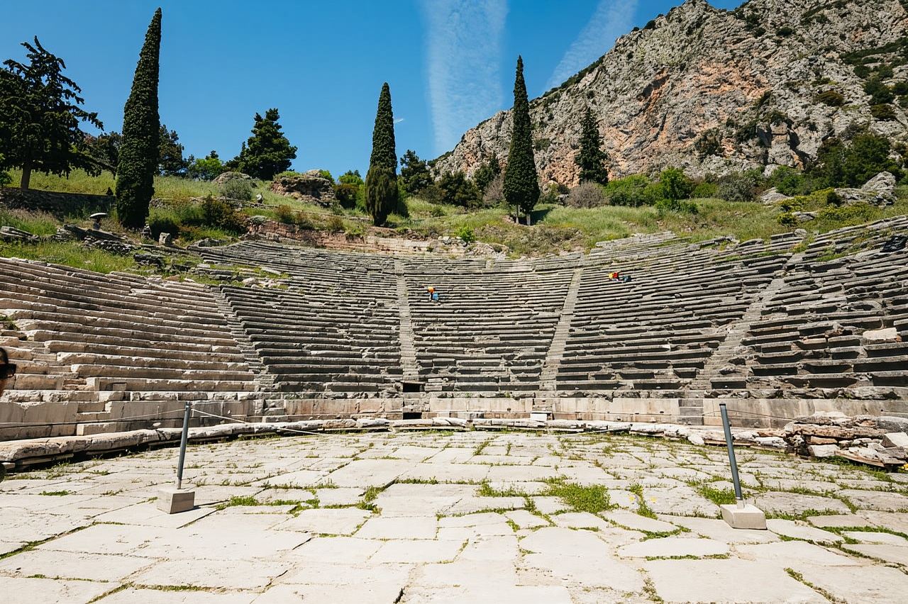Athens: Mythology of Delphi, Museum and Arachova Guided Tour