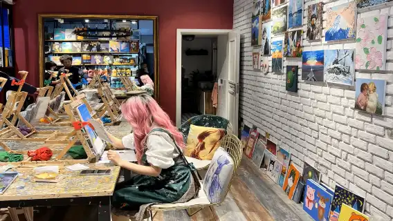 Draw, Chat, Drink Coffee, and Spend a Fun and Comfortable Afternoon