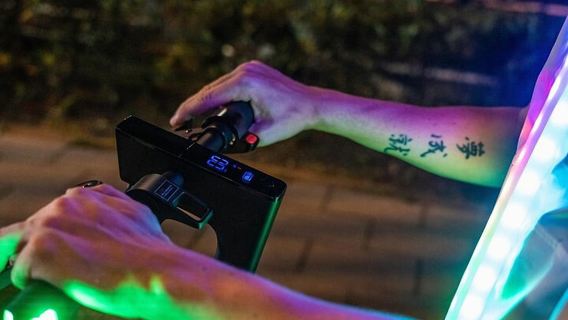 Tokyo: Naik skuter listrik keliling area Istana Kekaisaran