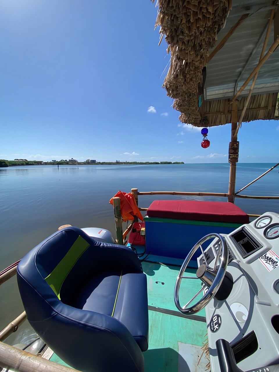 Caye Caulker: Crociere in Pontone Bar Tiki