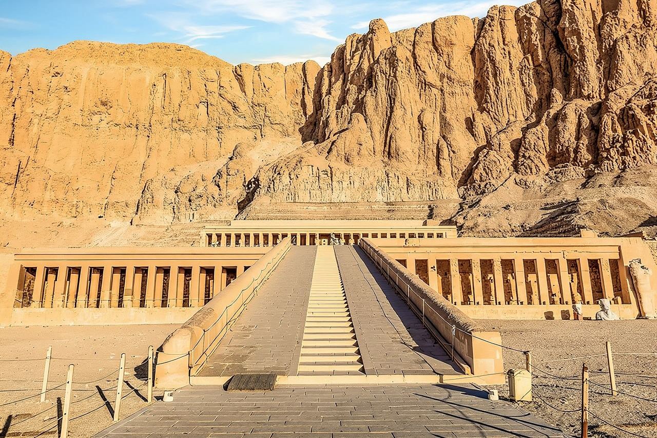 Tour giornaliero a Luxor con visita alla Valle dei Re, al Tempio di Hatshepsut e ai Colossi di Memnone
