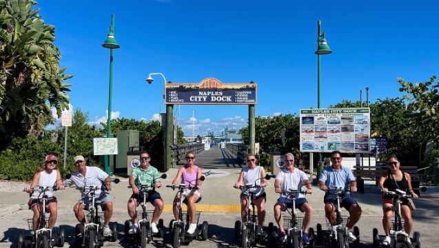 ネープルズ フロリダ 電動トライクツアー - 家族全員で楽しめる！