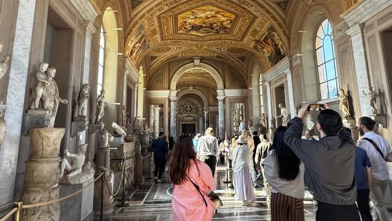 Tour en grupo reducido por los Museos Vaticanos con acceso a la Basílica de San Pedro
