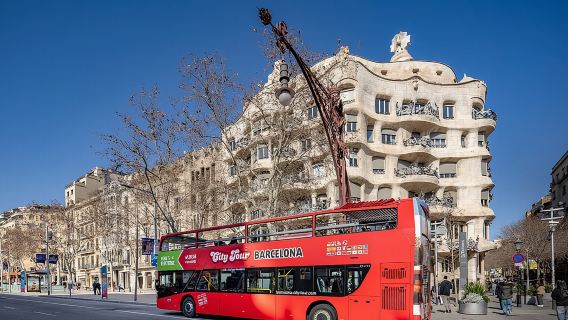 Barcelona City Tour Hop-On Hop-Off with Optional Boat