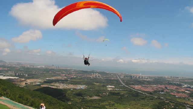 青島海風滑翔基地滑翔傘飛行體驗【專業教練帶飛+送GoPro影片拍攝】