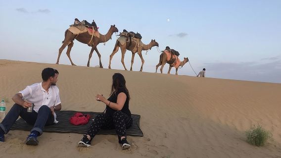 รับประทานอาหารค่ำบนเนินทรายและทัวร์ขี่อูฐ