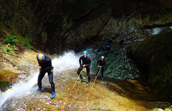阿訥西湖畔Angon峽谷的溪降刺激體驗