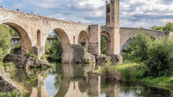 Besalu & 3 Medieval Towns Small Group Tour with Hotel Pick-Up
