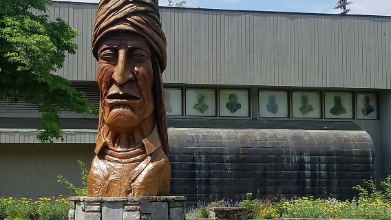 Entrada al Museo del Pueblo Cherokee