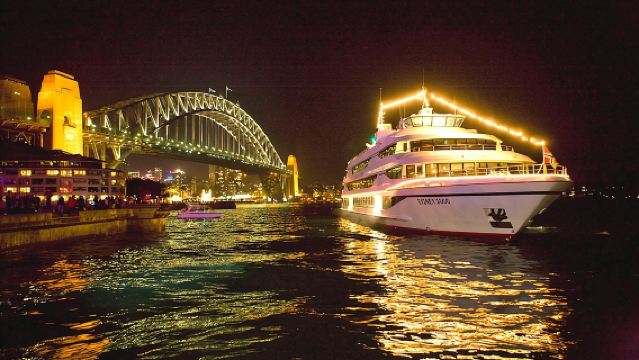 ล่องเรือดินเนอร์สุดหรู Sydney Gourmet Gold Penfolds จากดาร์ลิงฮาร์เบอร์