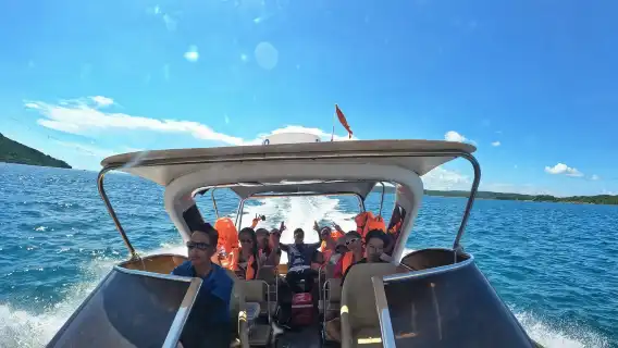 OnBird - ทัวร์ดำน้ำตื้นสำหรับกลุ่มเล็กโดยสปีดโบ๊ทพร้อมสำรวจภูเขาหินปะการังฟู้ก๊วก (Small group)