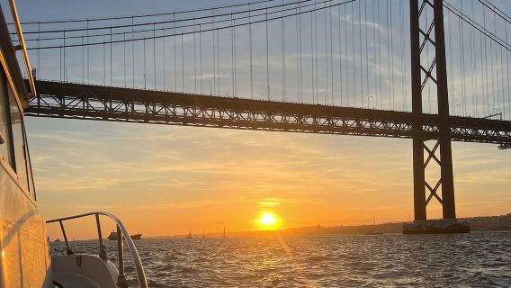 Lisbon: Sunset Tour on a Cozy Boat