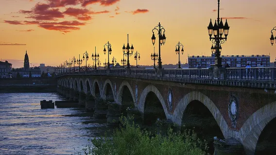 Bordeaux Awakens: Private Sunrise Serenity Morning Tour