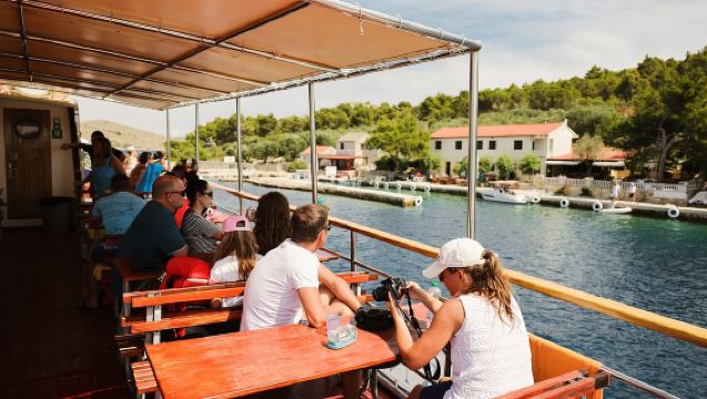 จากซาดาร์: อุทยานแห่งชาติคอร์นาติและเทลาช์ชิตซาพร้อมตั๋ว