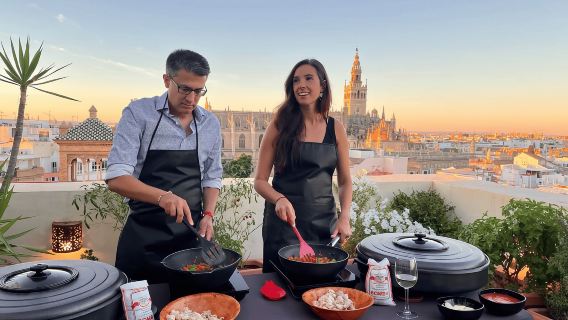 Seville: Kelas Memasak Paella Pribadi dengan Pemandangan Katedral