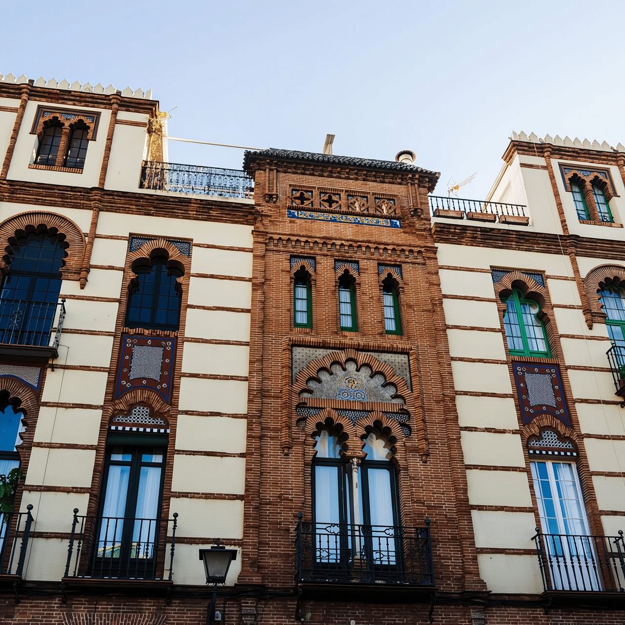 Exclusive Seville: Hidden Gems and Iconic Landmarks Tour