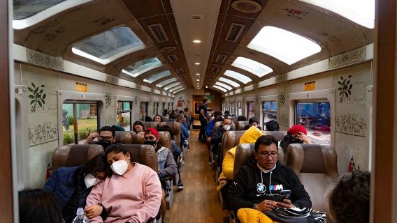 Kereta api dari Aguas Calientes ke Cusco