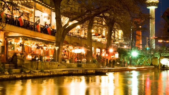 Tour notturno a piedi di San Antonio con la Torre delle Americhe