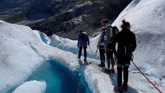 Nigards: Chèo thuyền kayak và đi bộ đường dài trên sông băng