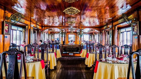 Ho Chi Minh: Enjoyable Dinner on Cruise with Live Music