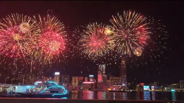 Kombi-Ticket für das Neujahrsfeuerwerk am Victoria Harbour in Hongkong (New Ferry) + Getränke + Snacks