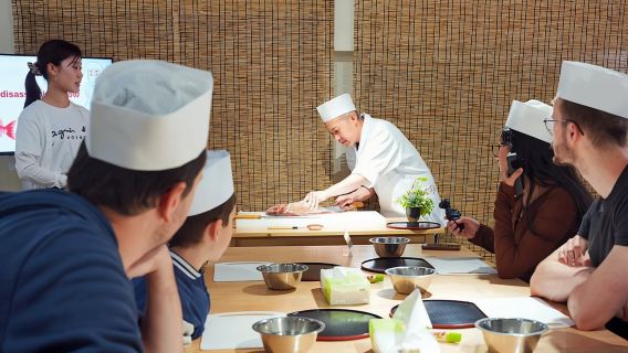 คลาสทำซูชิในย่านสึกิจิ โตเกียว กับเชฟมืออาชีพ