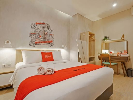 RedDoorz Plus @ Thamrin - Tap to explore photos