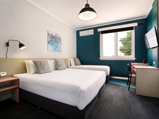 Greenacre Hotel Room Type - Studio with King and Single