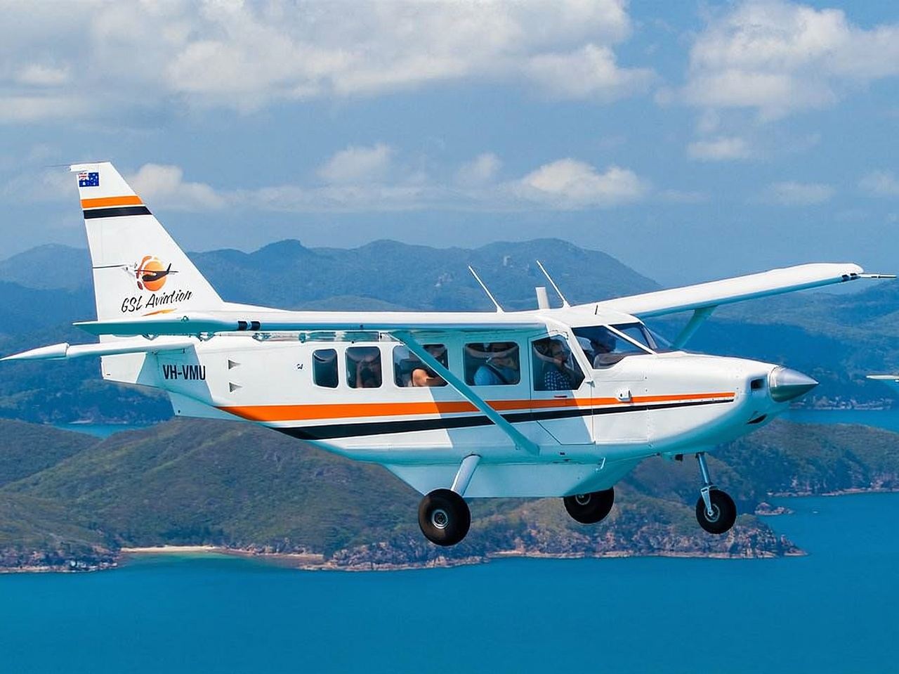 40-minute Great Barrier Reef scenic flight in Cairns (with transfers) - GSL Aviation Reef Hopper
