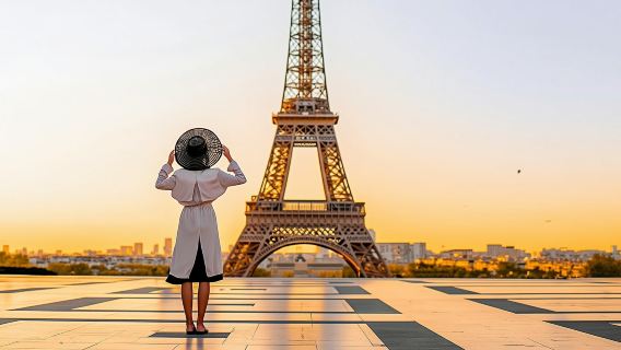 Eiffel Tower Entrance Ticket to 2nd Floor by Elevator and Host