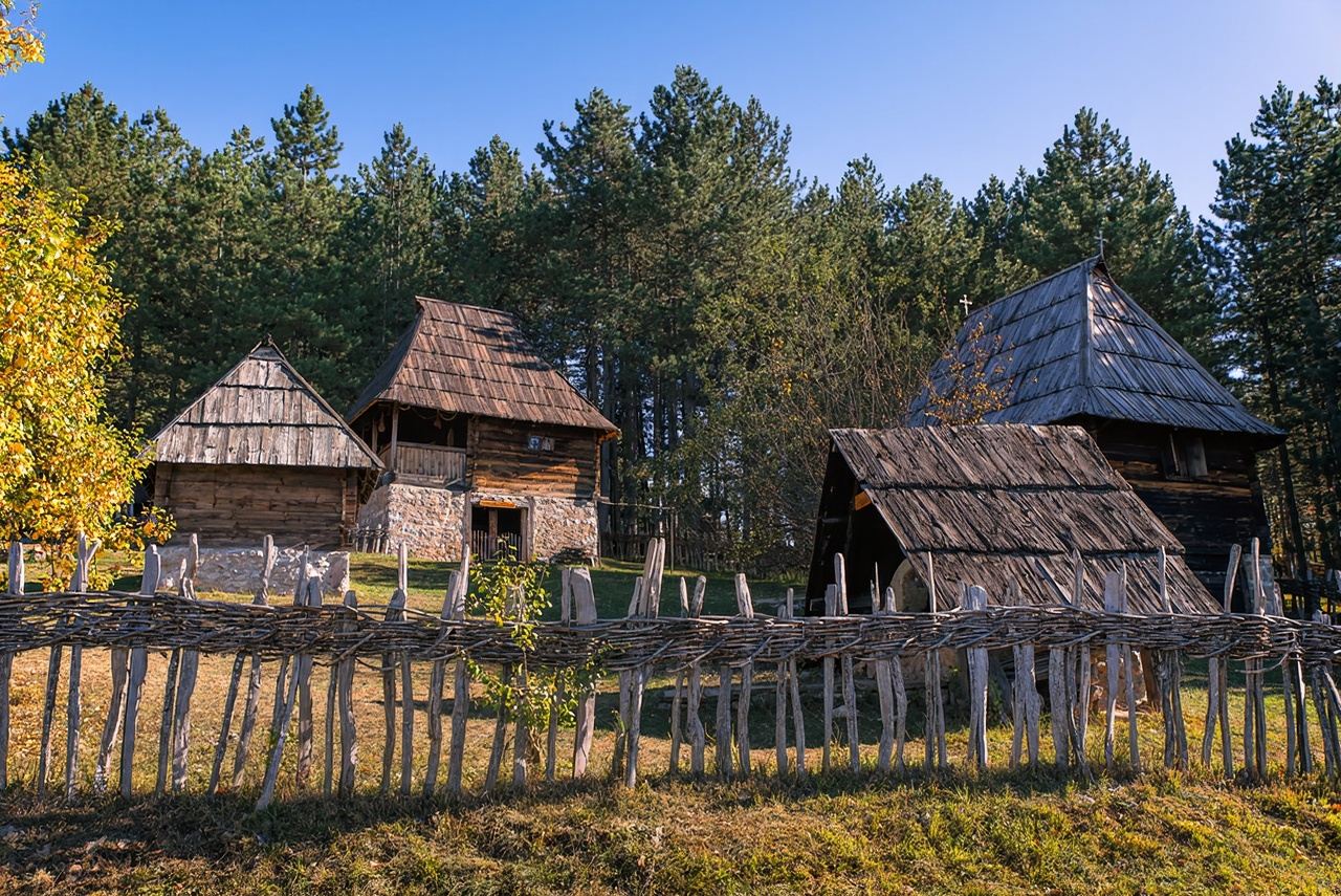 Excursión de un día a Zlatibor | Teleférico dorado + Cueva de Stopića + Pueblo de Sirogojno + Cascadas