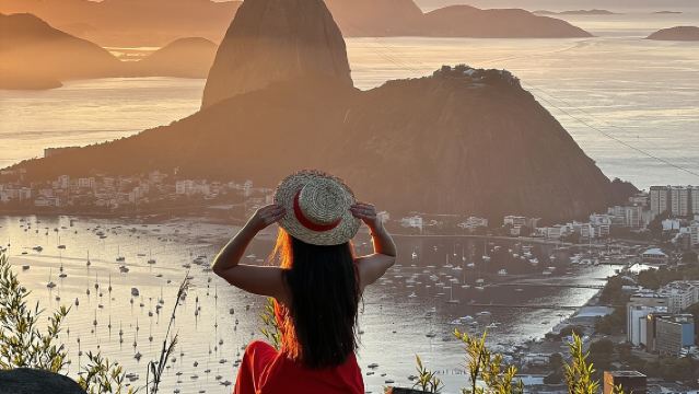 พระอาทิตย์ขึ้นที่โดนามาร์ตา กริชตูเรเดงโตร์ที่สงบนิ่ง และอื่นๆ อีกมากมาย