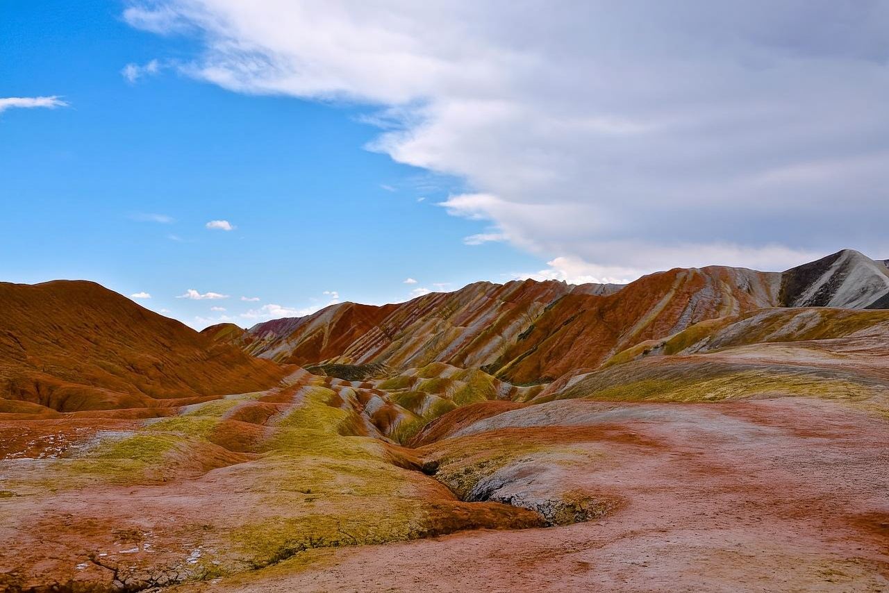A one-day tour of Zhangye Danxia Landform and Pingshan Lake Grand Canyon (including camel riding)