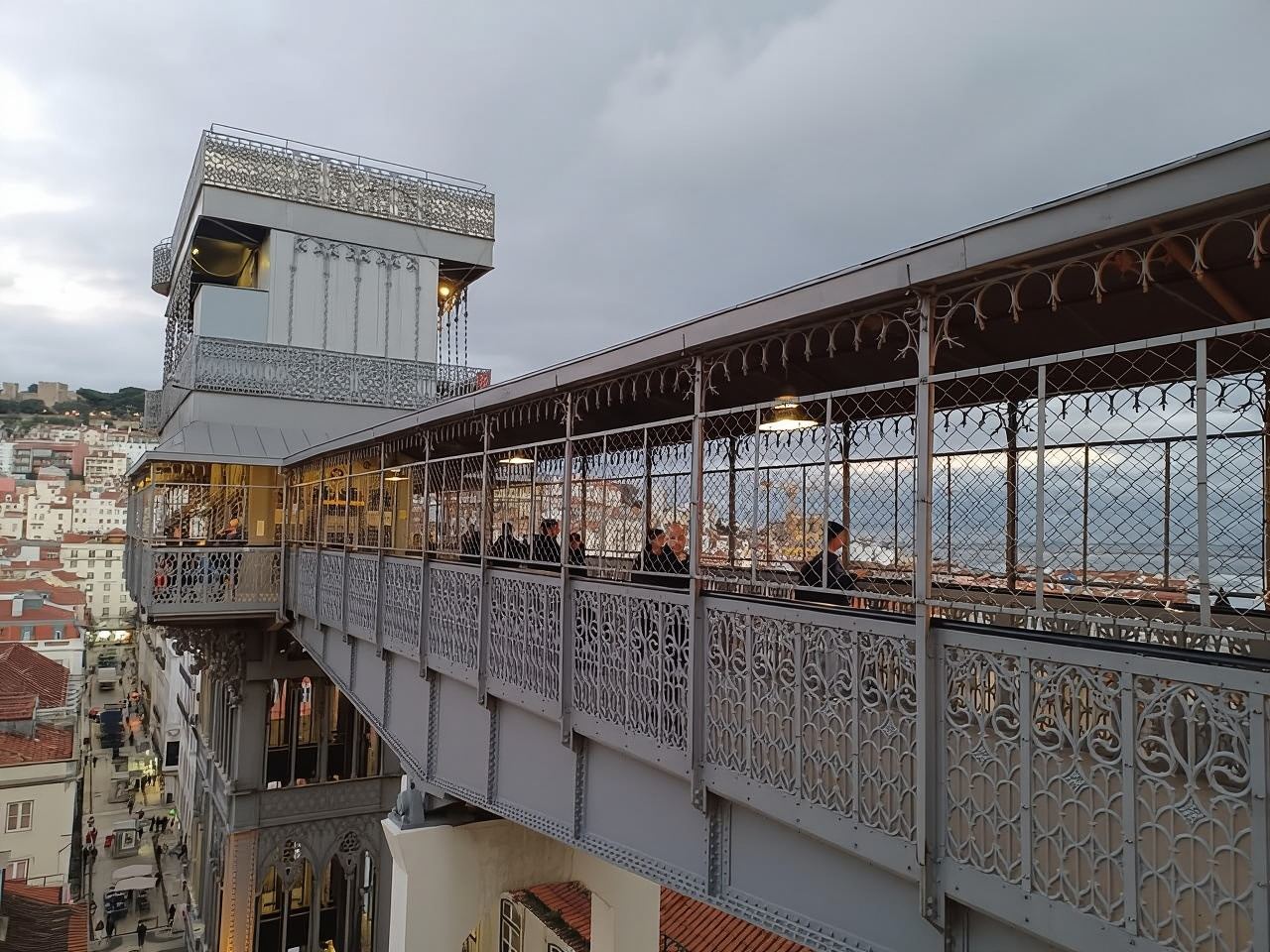 Sapori e storie di Lisbona: un tour autentico.