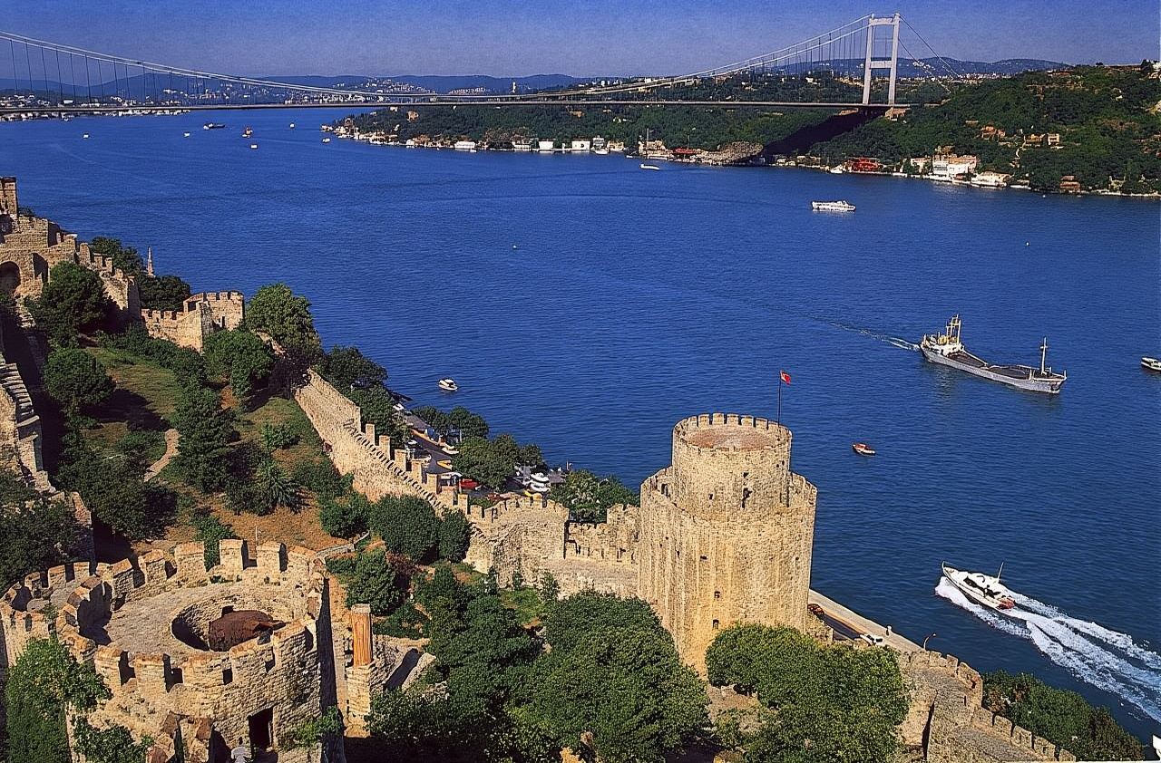 Istanbul: Afternoon Bosphorus Cruise and Spice Bazaar Tour