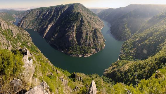 Ribeira Sacra & Ourense Day Tour dengan Catarmaran Cruise