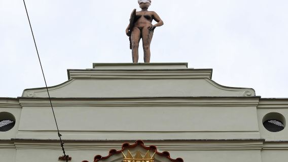 Lawatan seni kontemporari di Prague: karya David Černý