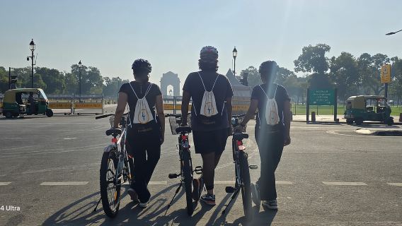 TUR BERSEPEDA NEW DELHI DENGAN SARAPAN