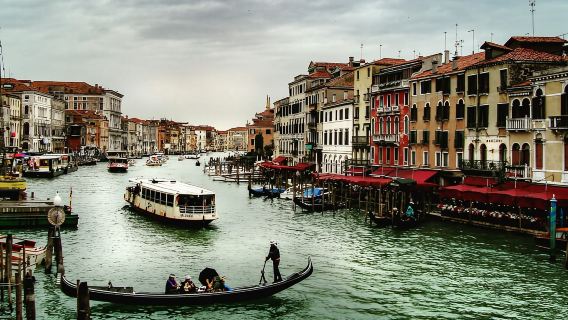 Venecia: Recorrido en góndola con comentarios introductorios en directo y audioguía