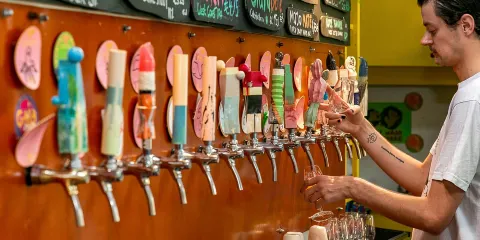 阿姆斯特丹:手工啤酒廠導賞巴士團連品嚐
